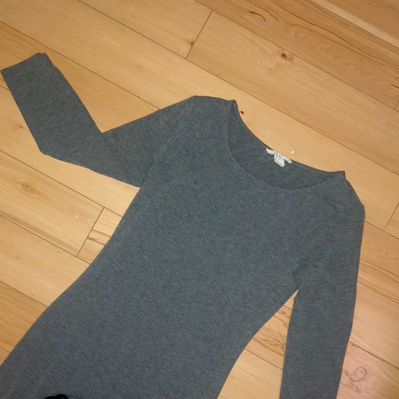 Robe - Picture 2 of 3